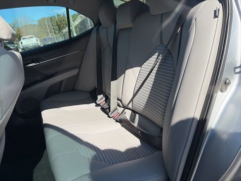 Used 2023 Toyota Camry SE image 11
