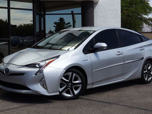 Used 2016 Toyota Prius Three Touring image 2
