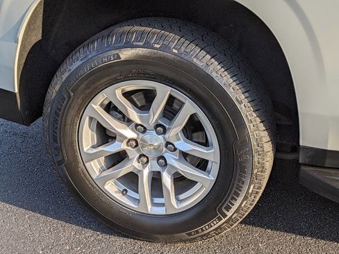 Used 2021 Chevrolet Suburban LT image 24