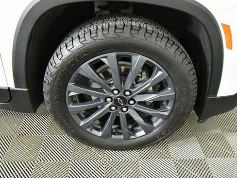 Used 2023 Chevrolet Traverse RS image 17