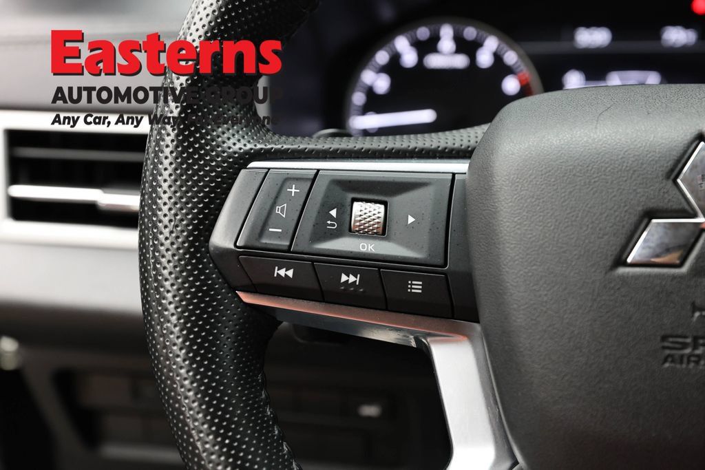 Used 2024 Mitsubishi Outlander SE AWD/4WD image 17