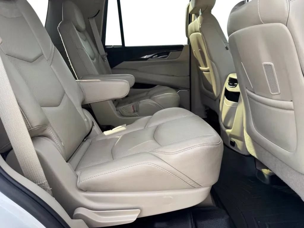 Used 2018 Cadillac Escalade Luxury AWD/4WD image 17