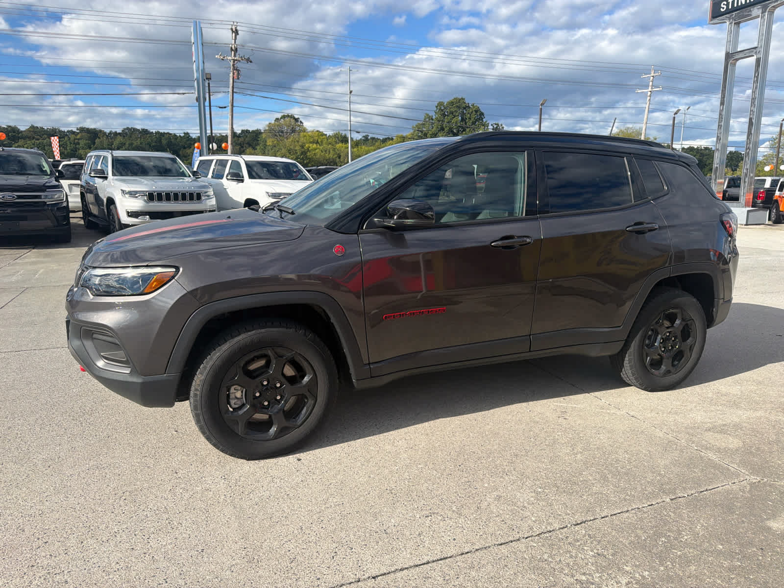 Used 2024 Jeep Compass Trailhawk w/ Trailhawk Elite Group AWD/4WD image 2