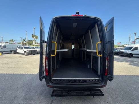 Used 2019 Mercedes-Benz Sprinter 170 image 5