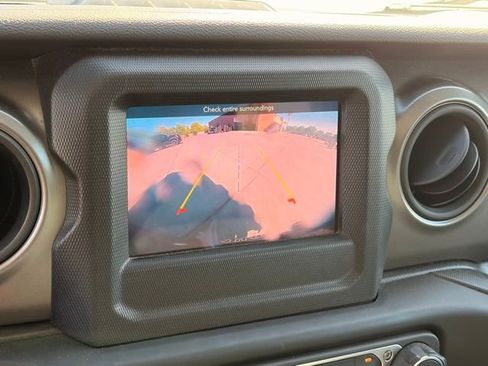 Used 2023 Jeep Wrangler Unlimited AWD/4WD image 18