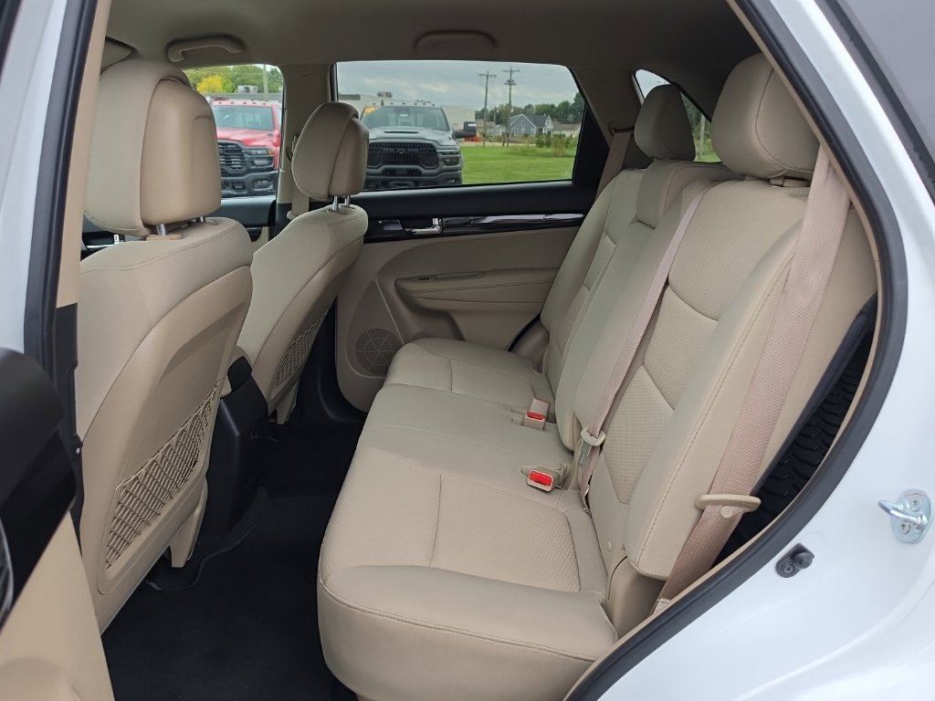 Used 2013 Kia Sorento LX w/ Convenience Pkg FWD image 16
