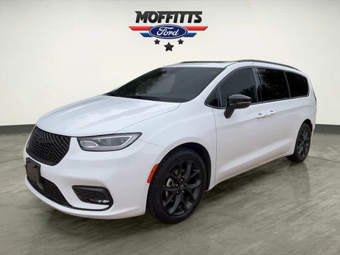 Used 2026 Chrysler Pacifica Limited w/ S Appearance Package FWD image 1