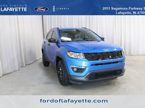 Used 2018 Jeep Compass Latitude w/ Cold Weather Group AWD/4WD image 1