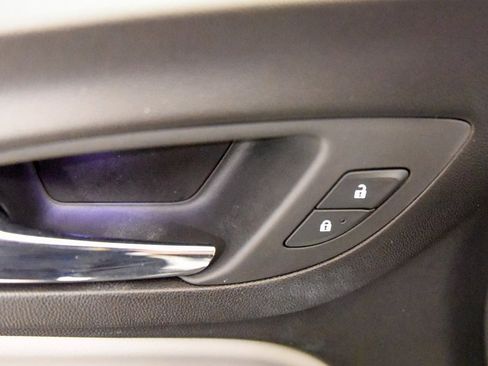 Used 2020 Chevrolet Equinox LS image 16