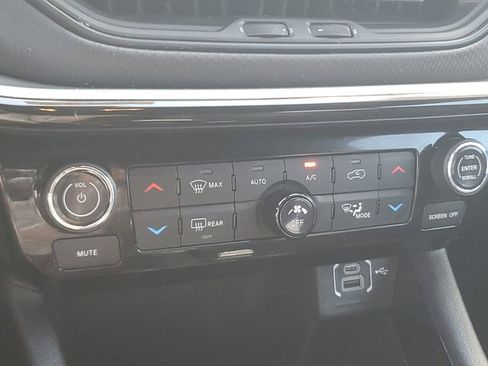 Used 2025 Jeep Compass Trailhawk AWD/4WD image 19