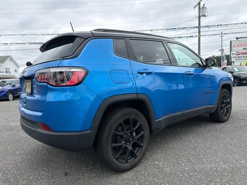 Used 2023 Jeep Compass Latitude w/ Sun and Sound Group AWD/4WD image 4