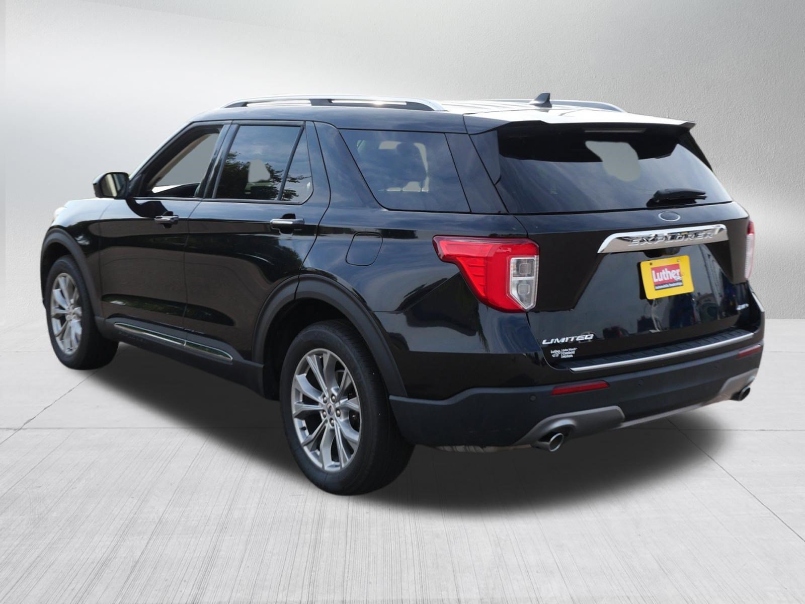 Used 2023 Ford Explorer Limited AWD/4WD image 5