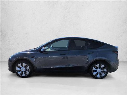 Used 2023 Tesla Model Y Long Range image 9