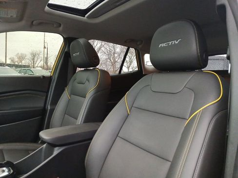 Used 2024 Chevrolet Trax ACTIV w/ Sunroof Package image 12