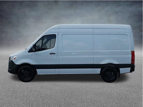 Used 2025 Mercedes-Benz Sprinter 2500 image 7
