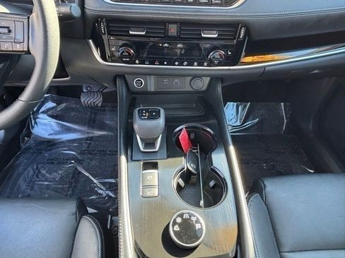 Used 2023 Nissan Rogue SL w/ SL Premium Package image 15