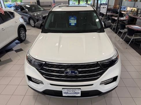 Used 2022 Ford Explorer XLT w/ Equipment Group 202A AWD/4WD image 5