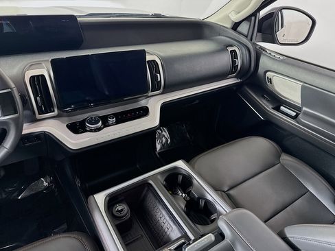 Used 2025 Ford Expedition Active image 20