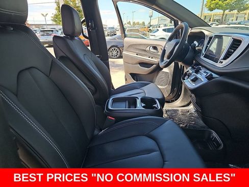New 2027 Chrysler Pacifica Select FWD image 10