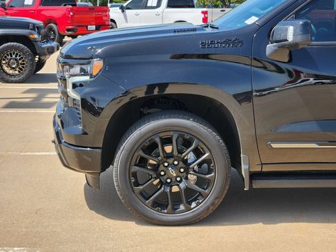 Used 2025 Chevrolet Silverado 1500 High Country w/ High Country Premium Package AWD/4WD image 5