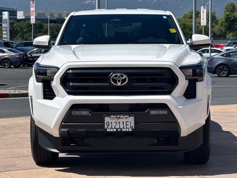 Used 2025 Toyota Tacoma SR5 AWD/4WD image 10