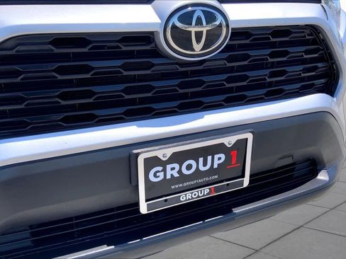 Used 2021 Toyota RAV4 XLE FWD image 29