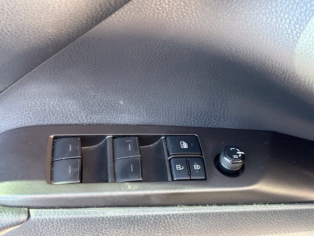 Used 2021 Toyota Camry SE w/ Audio Upgrade Package FWD image 9