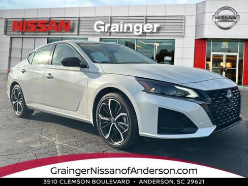 Used 2025 Nissan Altima 2.5 SR FWD image 1