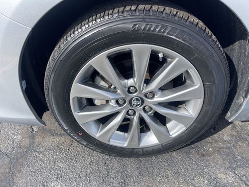 Used 2017 Toyota Camry XLE image 24