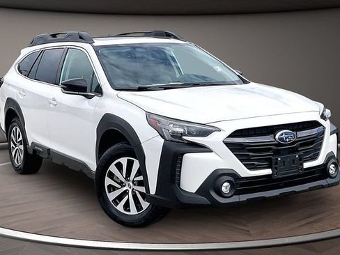 Used 2025 Subaru Outback Premium AWD/4WD image 10