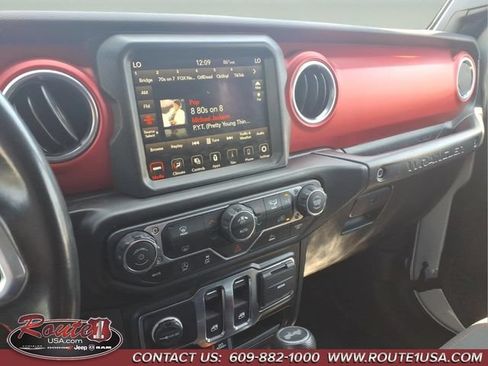 Used 2022 Jeep Wrangler Rubicon w/ LED Lighting Group AWD/4WD image 33