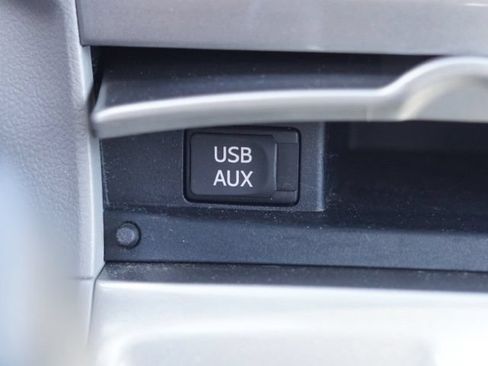 Used 2013 Toyota Highlander Plus FWD image 28