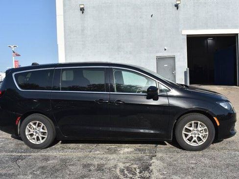 Used 2024 Chrysler Voyager LX FWD image 9