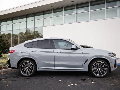 Used 2025 BMW X4 xDrive30i w/ Premium Package image 4