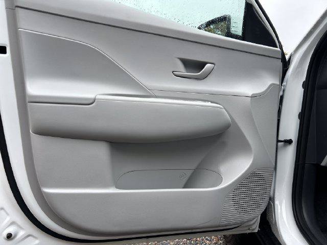 New 2027 Hyundai Kona SE AWD/4WD image 11