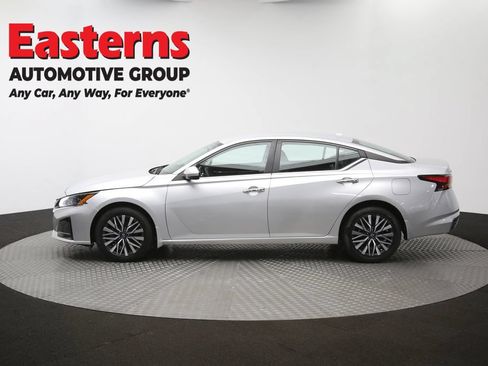 Used 2023 Nissan Altima 2.5 SV AWD/4WD image 59