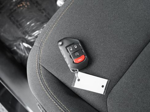 Used 2025 Jeep Wrangler Unlimited Sahara AWD/4WD image 43