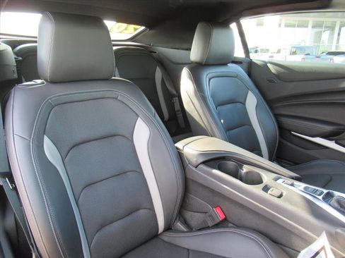 Used 2020 Chevrolet Camaro LT w/ RS Package image 9