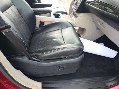 Used 2012 Chrysler Town & Country Touring-L w/ Entertainment Group #2 FWD image 41