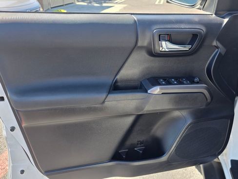 Used 2020 Toyota Tacoma TRD Sport w/ Technology Package AWD/4WD image 18