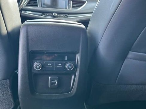 Used 2019 Buick Enclave Essence image 35