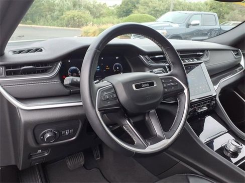 Certified 2022 Jeep Grand Cherokee Altitude image 21