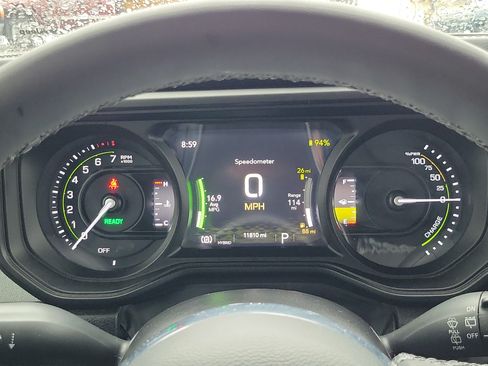 Used 2025 Jeep Wrangler Unlimited Sahara w/ Safety Group AWD/4WD image 9