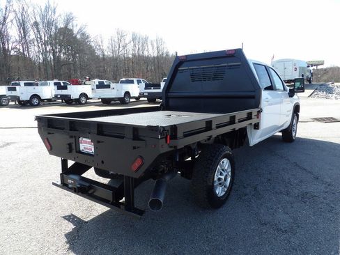 Used 2024 Chevrolet Silverado 2500 LT w/ Convenience Package image 7