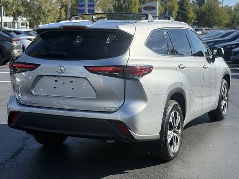 Certified 2022 Toyota Highlander XLE image 7