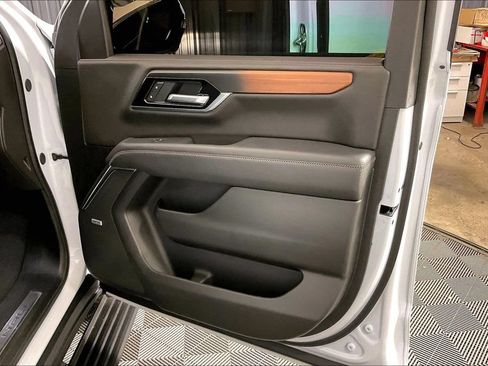 Used 2026 GMC Yukon Denali w/ Sun & Power Step Package AWD/4WD image 18