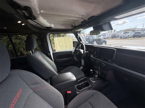 Used 2025 Jeep Wrangler Unlimited Rubicon image 14