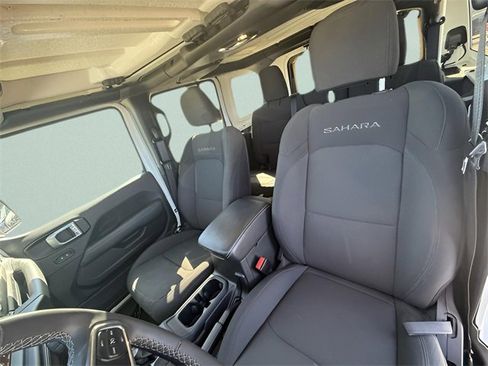 Used 2023 Jeep Wrangler Sahara image 11