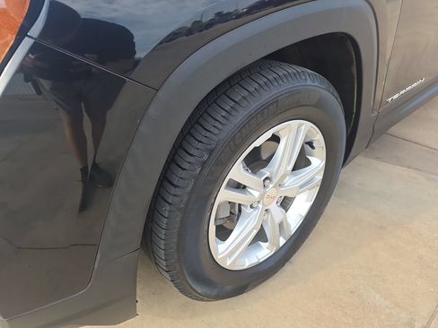 Used 2022 GMC Terrain SLE w/ Driver Convenience Package FWD image 33