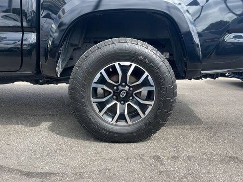 Used 2020 Toyota Tacoma TRD Sport w/ Technology Package AWD/4WD image 11